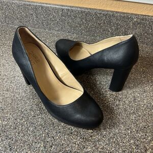Naturalizer Women's Size 9 W Black Faux Leather Pump Platform High Heels Slip On